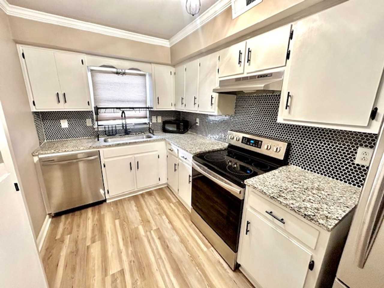 230 Marinawoods Dr Se - Photo 5 of 18