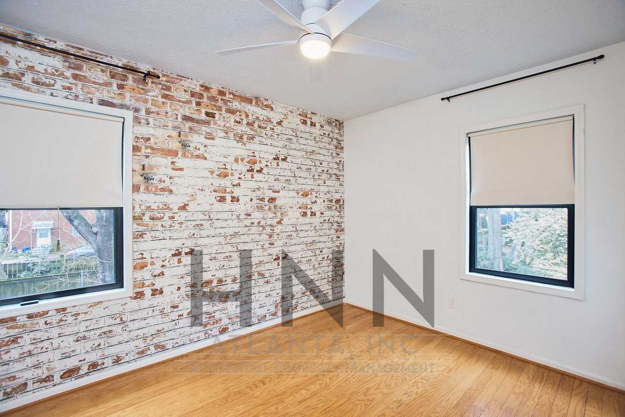 706 Argonne Ave Ne #4 - Photo 5 of 10
