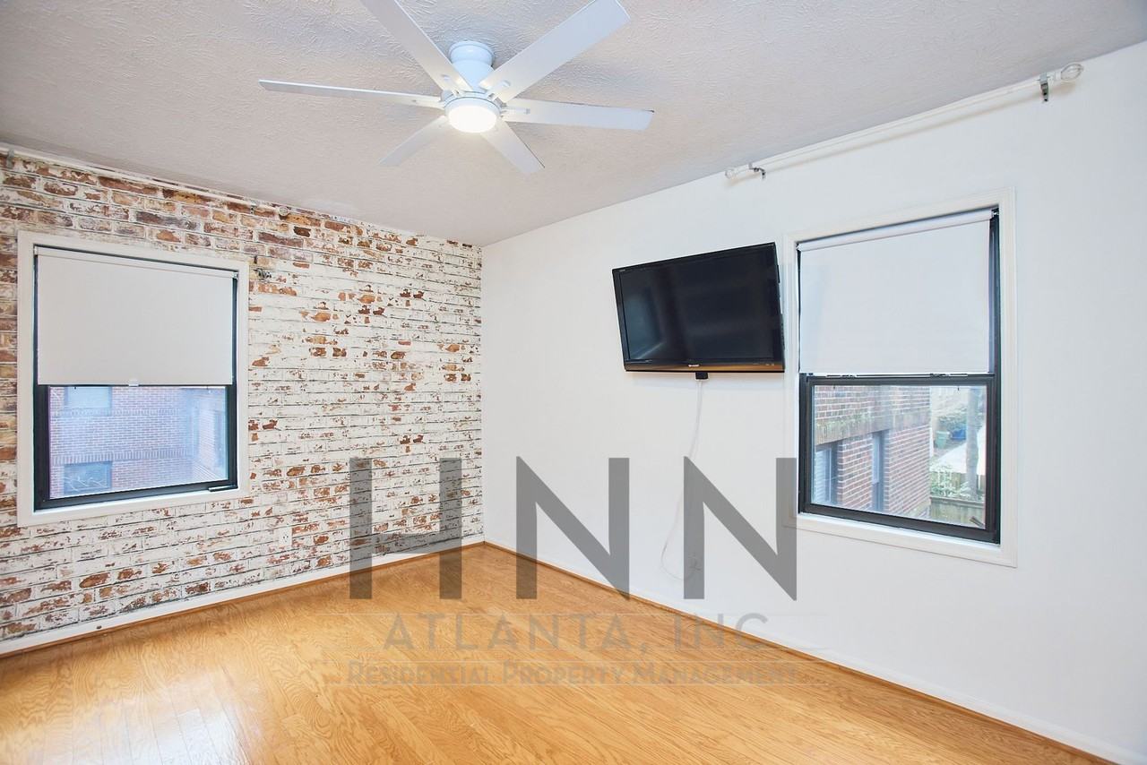 706 Argonne Ave Ne #4 - Photo 7 of 10