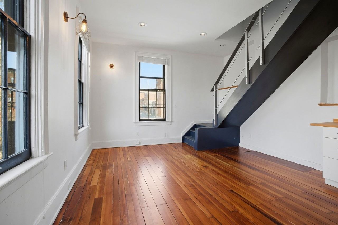 1314 Spring St - Photo 4 of 25
