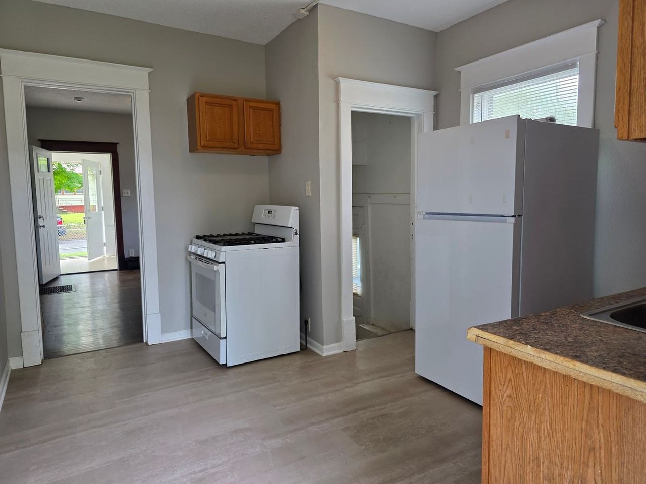 1705 Gillette St - Photo 4 of 12
