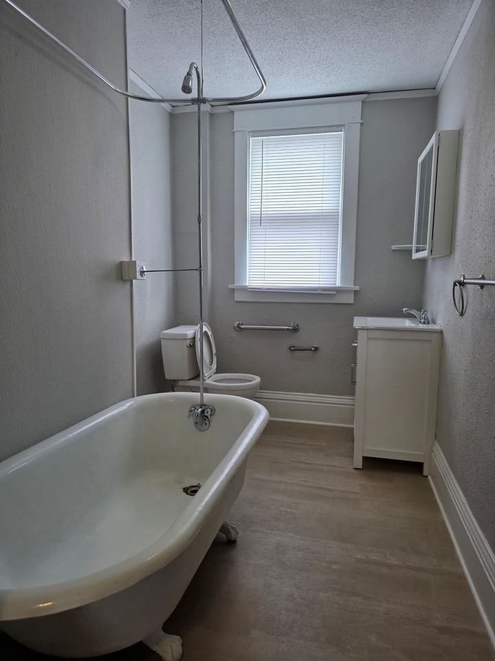 1705 Gillette St - Photo 5 of 12