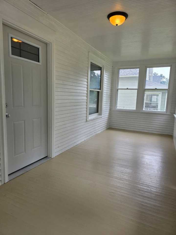 1705 Gillette St - Photo 6 of 12