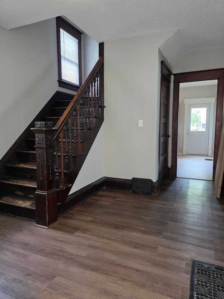 1705 Gillette St - Photo 7 of 12
