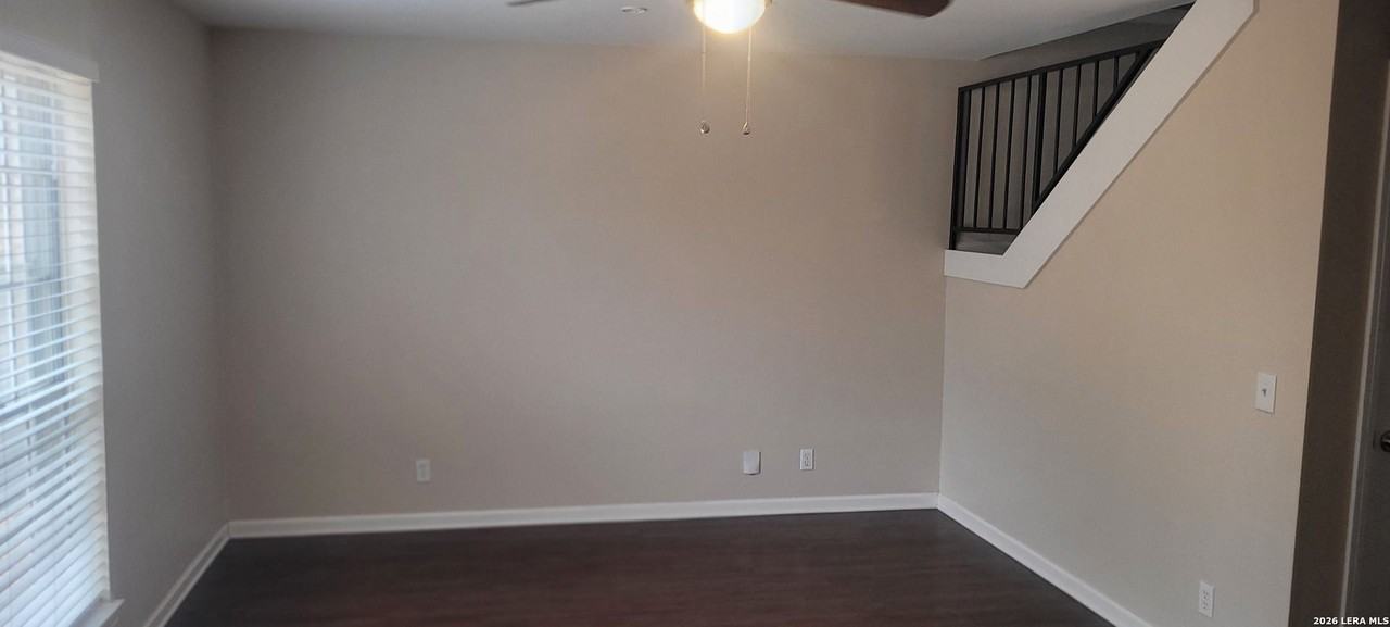 403 Indigo St - Photo 2 of 11