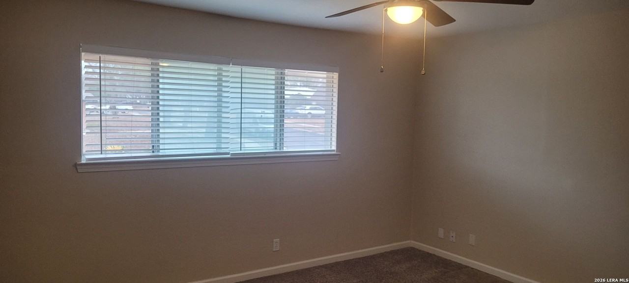 403 Indigo St - Photo 7 of 11