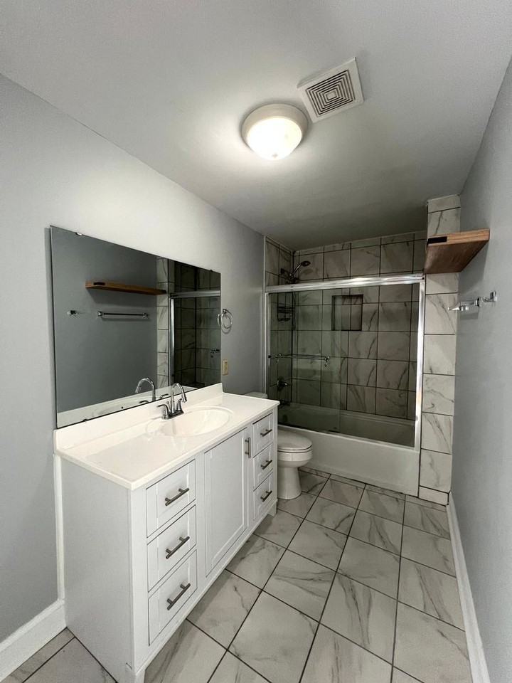 223 Judd St - Photo 5 of 12