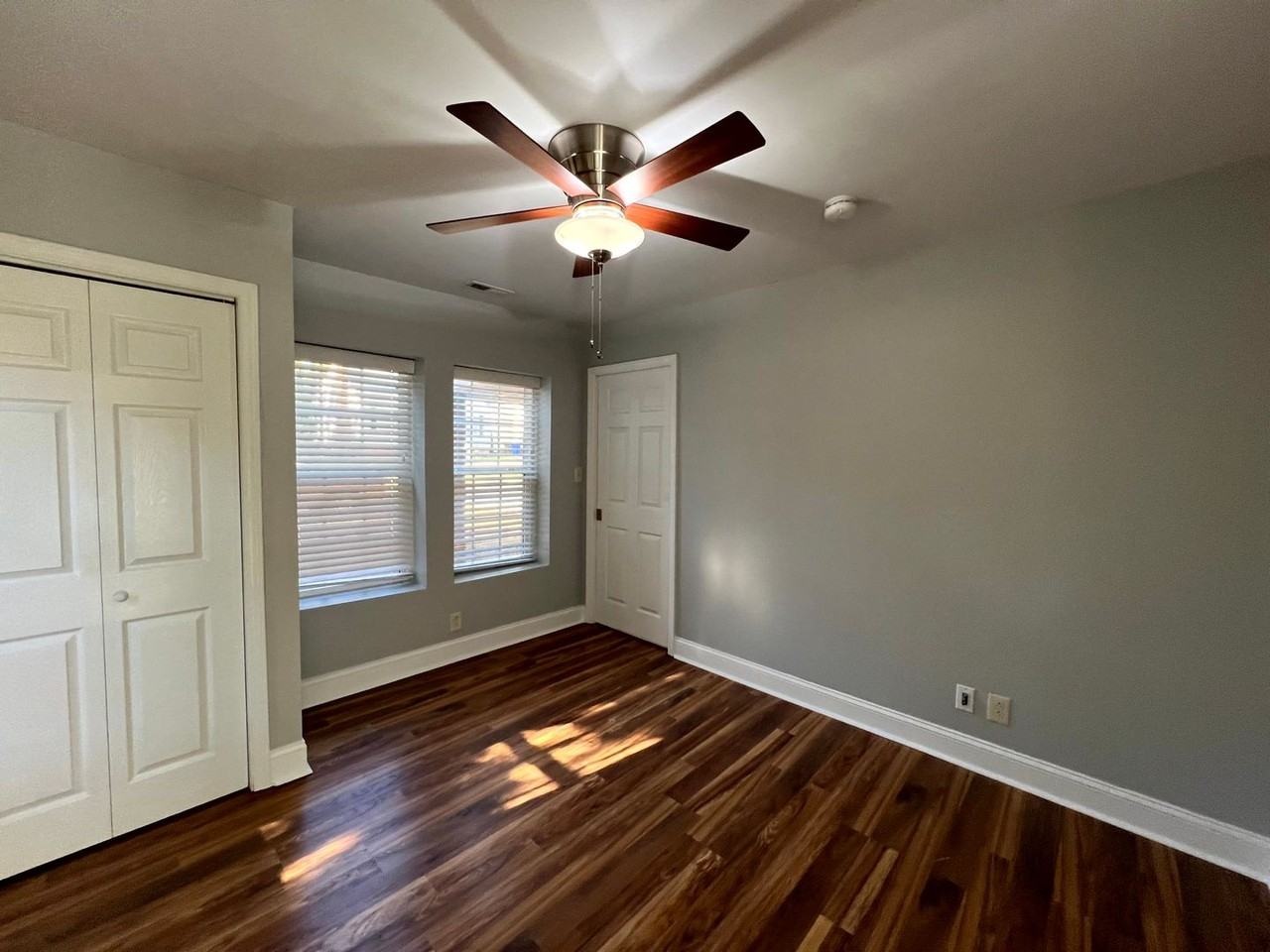 223 Judd St - Photo 6 of 12