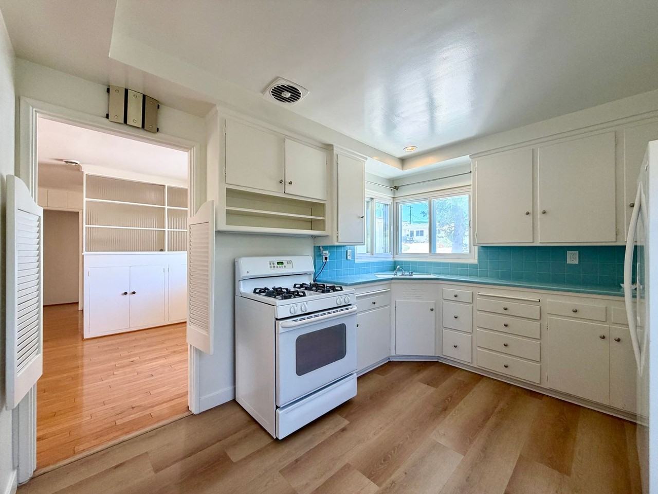 7328 W 88th Pl - Photo 2 of 10