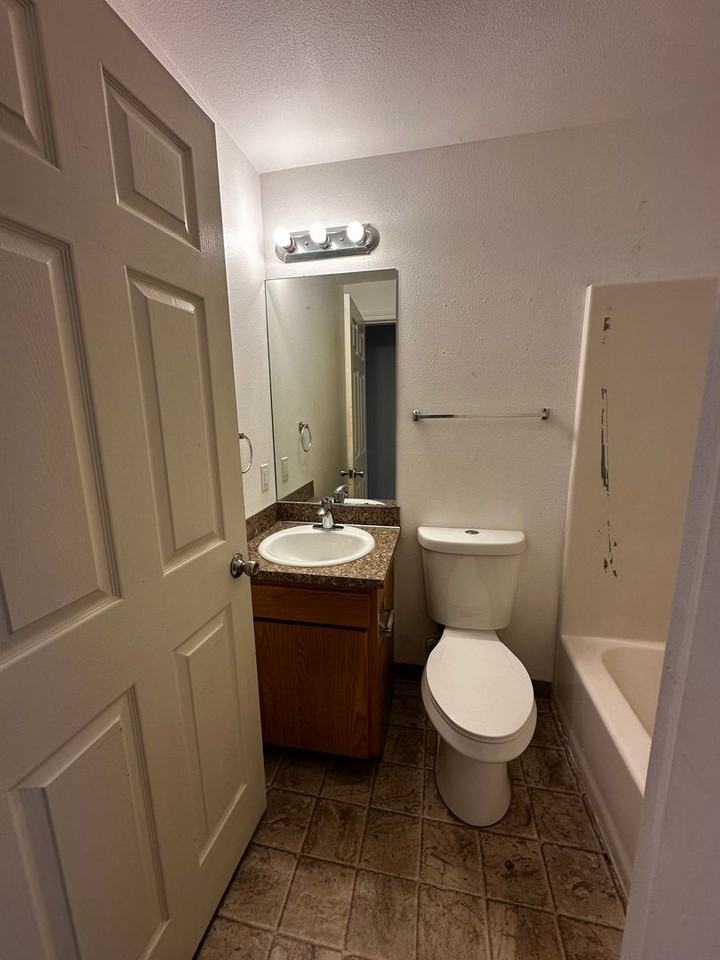 1160 W Vine St - Photo 7 of 7