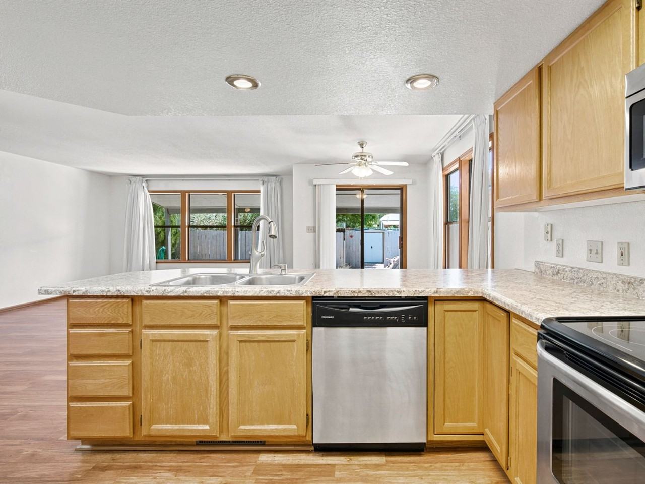518 1/2 Eastgate Ct #1 - Photo 7 of 23
