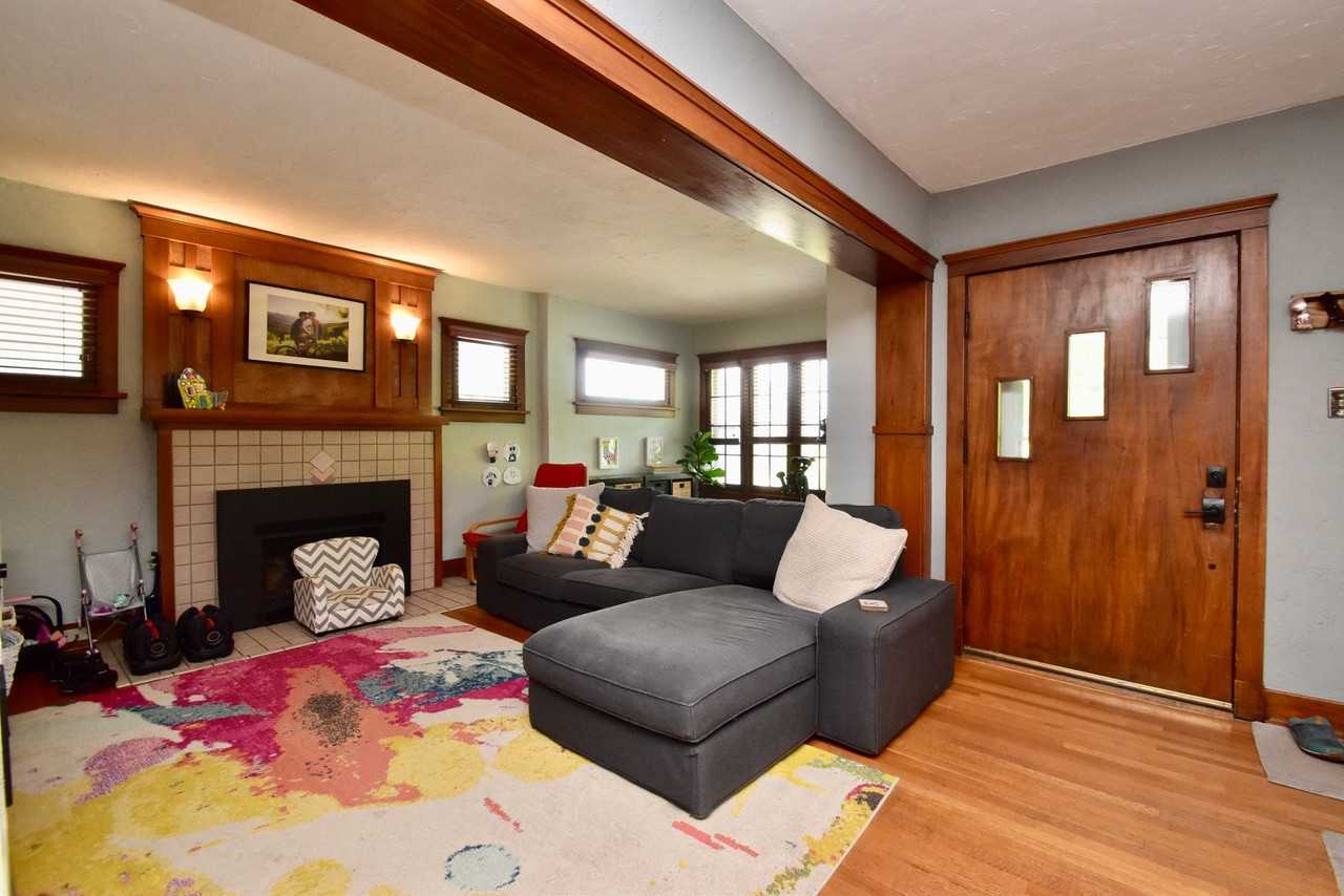 854 E Kensington Ave - Photo 3 of 35