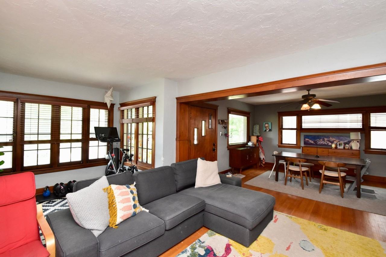 854 E Kensington Ave - Photo 4 of 35