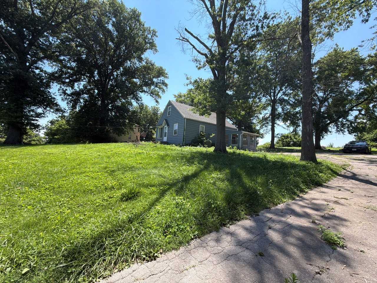 12326 Larimore Rd - Photo 2 of 16