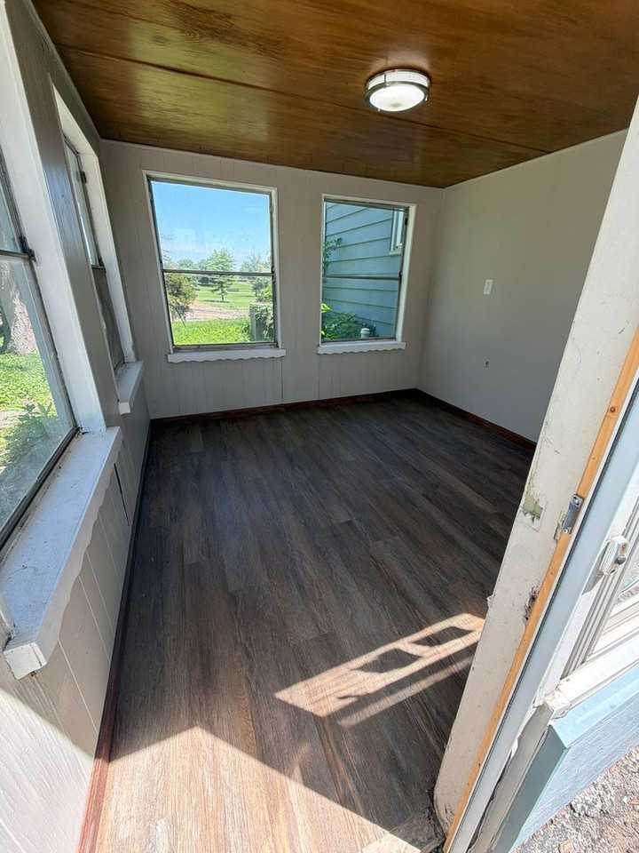 12326 Larimore Rd - Photo 4 of 16