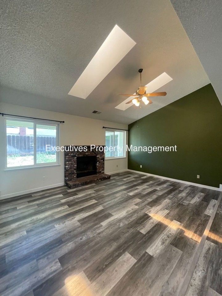 3440 Nonpareil Dr - Photo 3 of 7