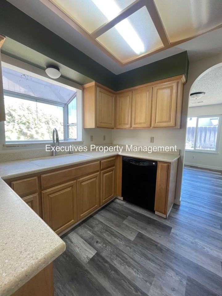 3440 Nonpareil Dr - Photo 5 of 7