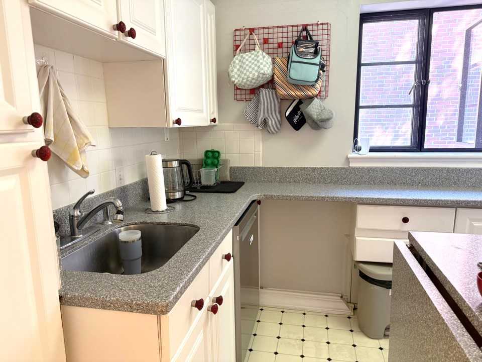 69 Strathmore Rd #6 - Photo 4 of 13