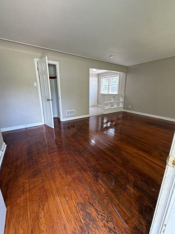 1862 Engelholm Ave - Photo 2 of 11