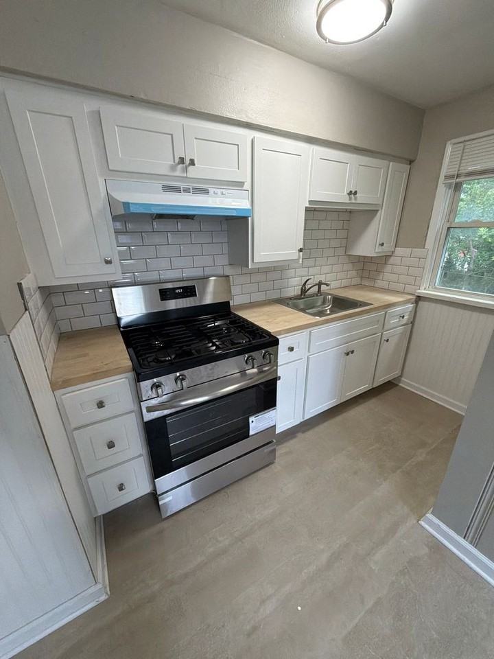 1862 Engelholm Ave - Photo 7 of 11