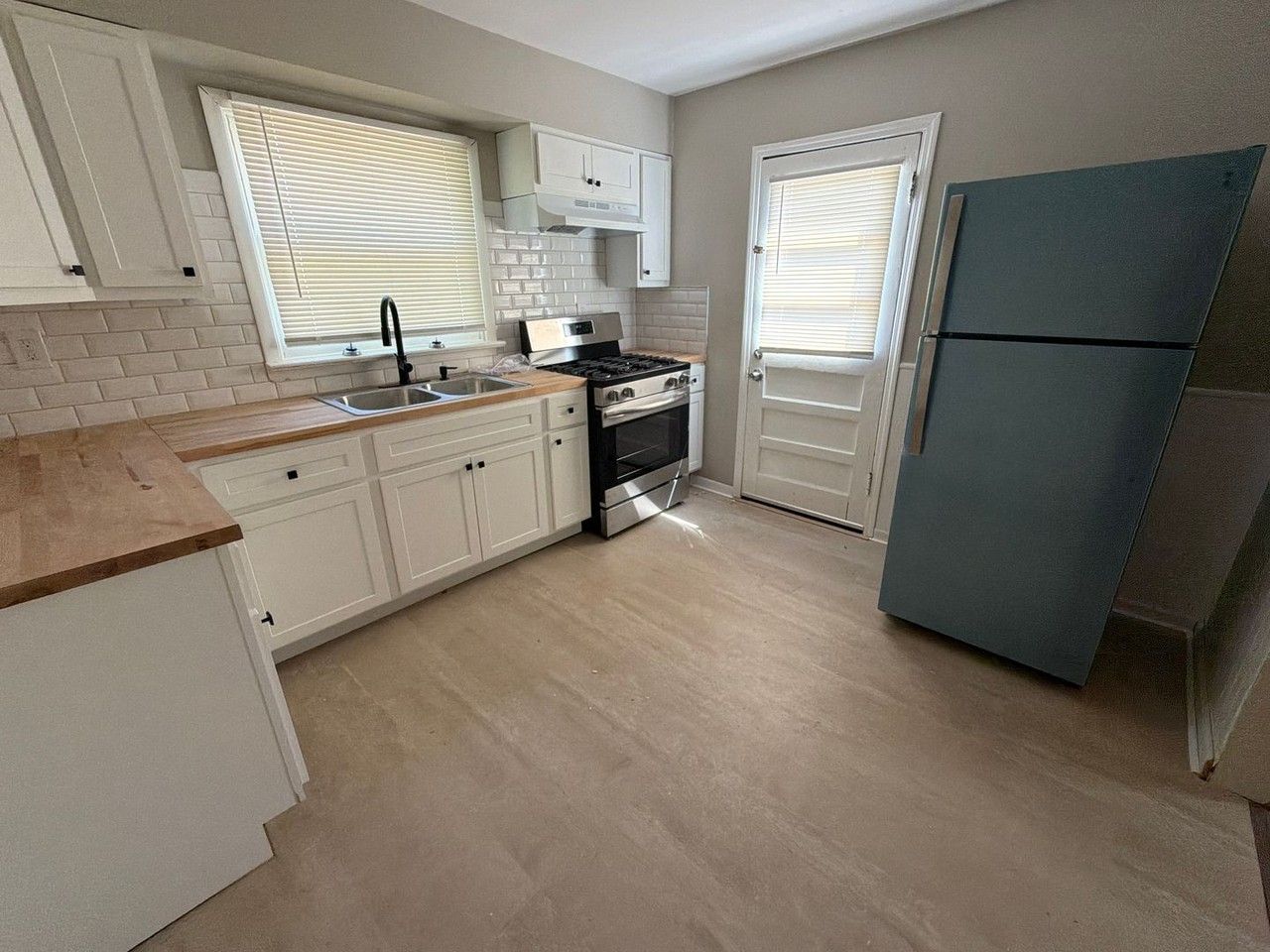 81 Williams Blvd - Photo 2 of 11