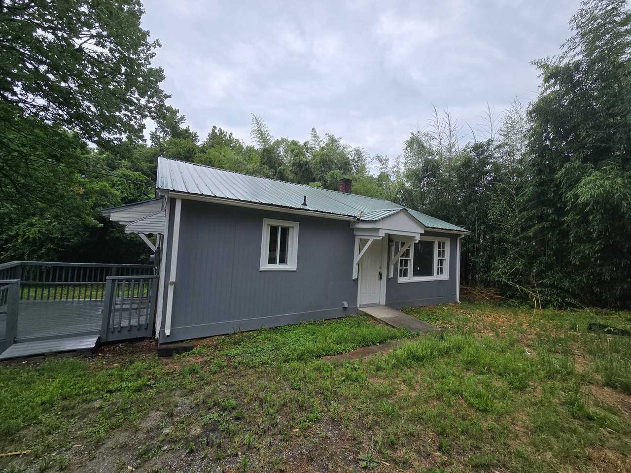 117 Plummer Dr - Photo 2 of 9