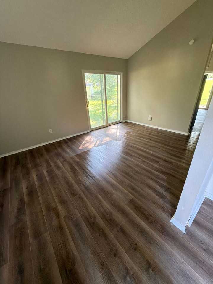 602 Ledyard Dr - Photo 5 of 14