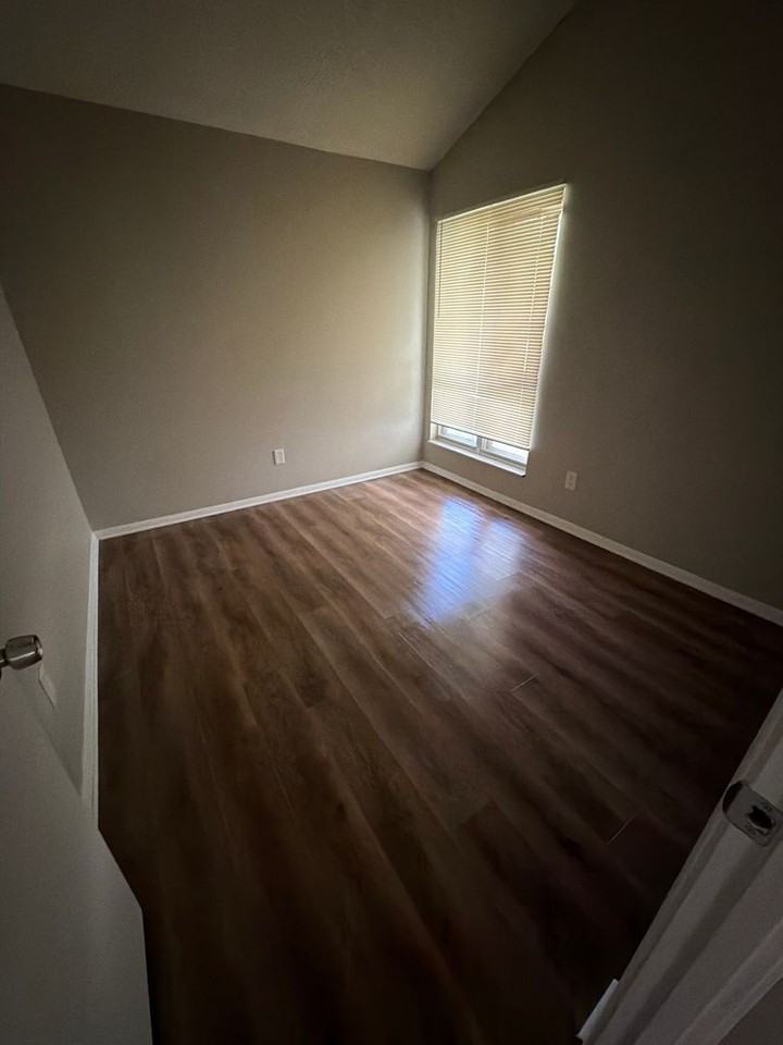 602 Ledyard Dr - Photo 6 of 14