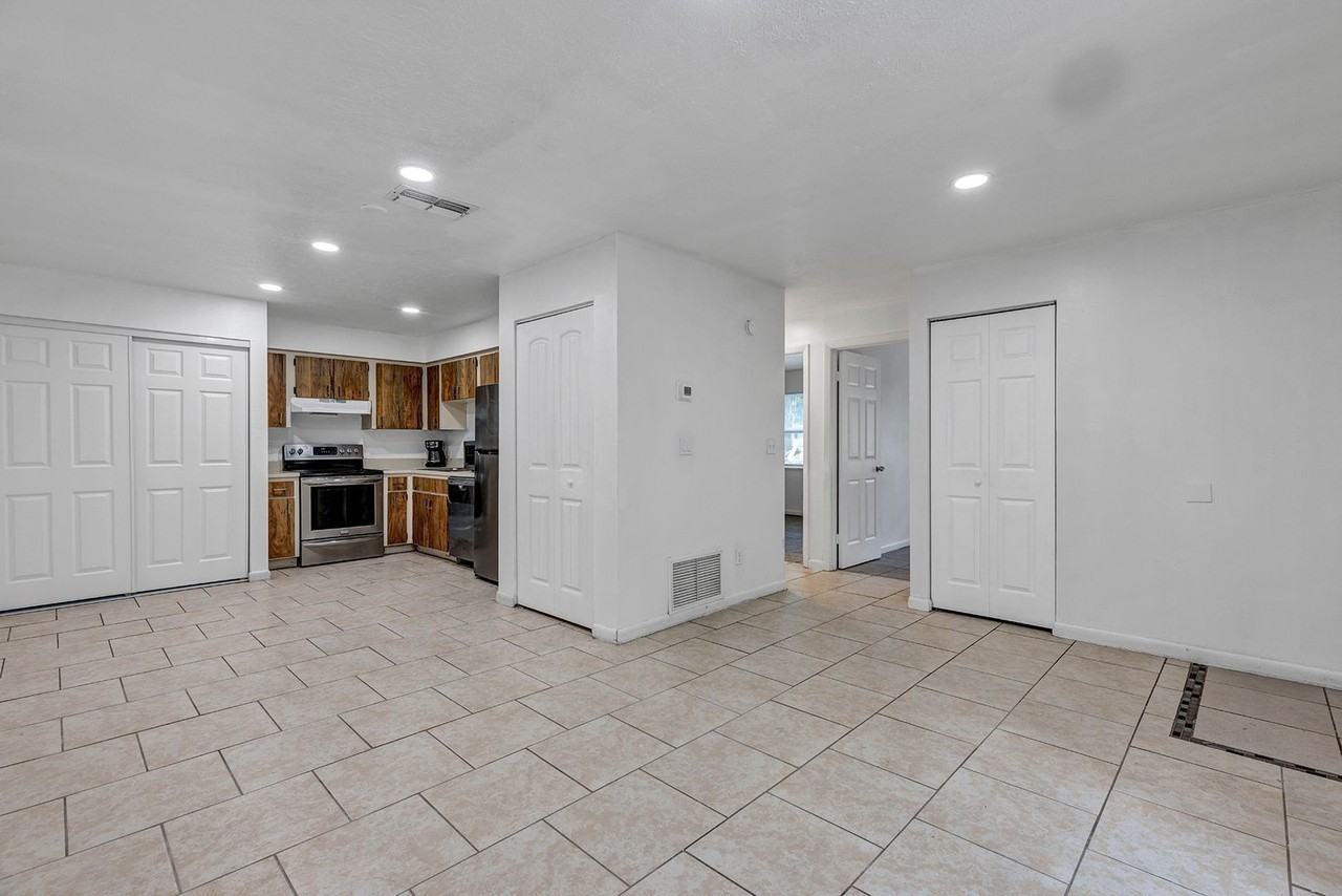 3990 Se 17th Ct #C - Photo 4 of 19