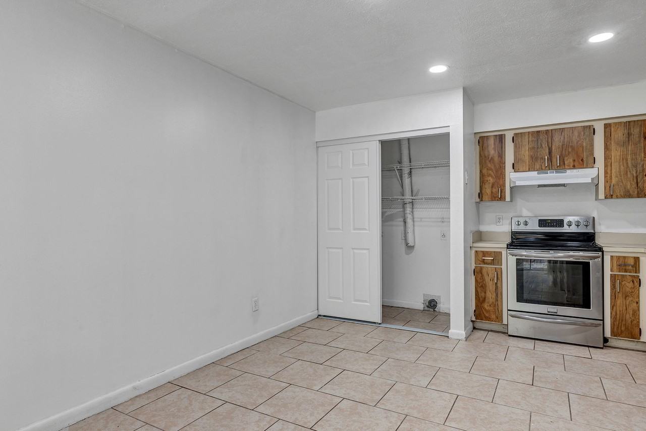 3990 Se 17th Ct #C - Photo 5 of 19