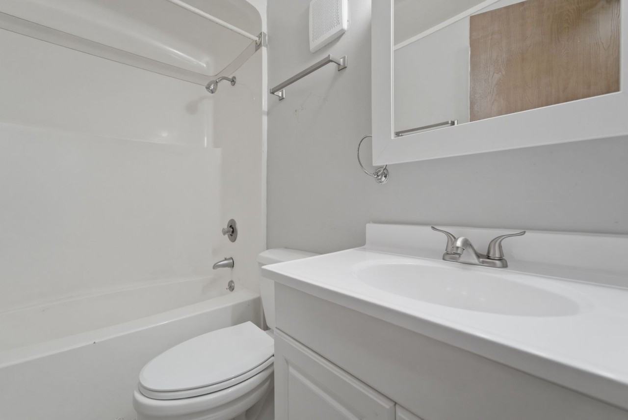 Sycamore Court Apartments - Photo 2 of 11