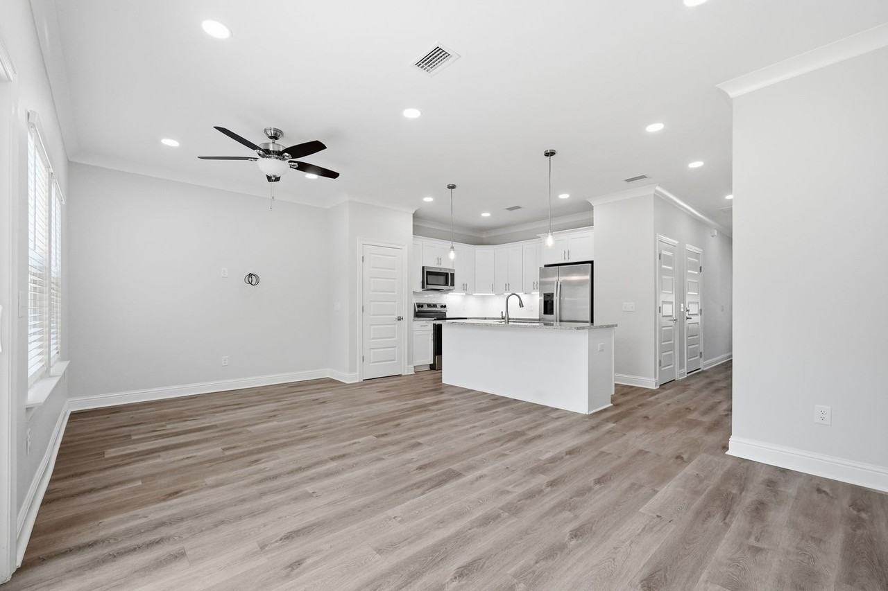 693 Woodlawn Ave Nw - Photo 4 of 47