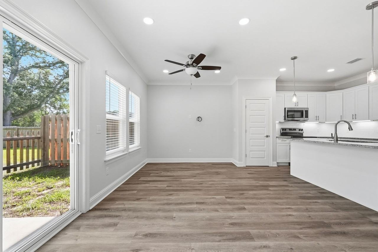 693 Woodlawn Ave Nw - Photo 6 of 47