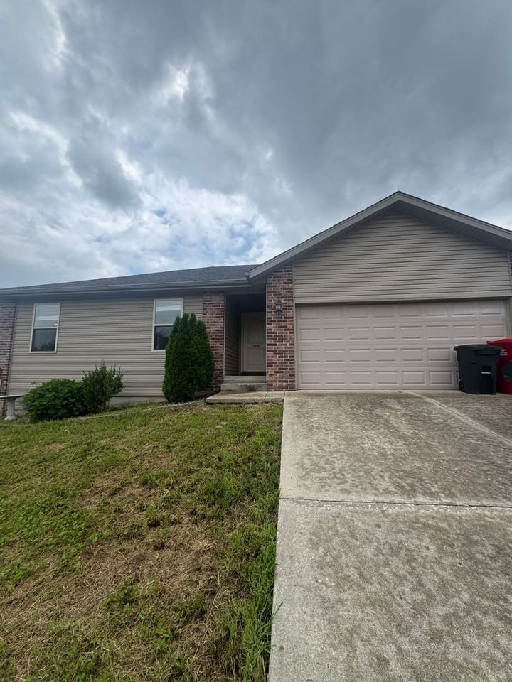 16258 Hailey Ln - Photo 2 of 4