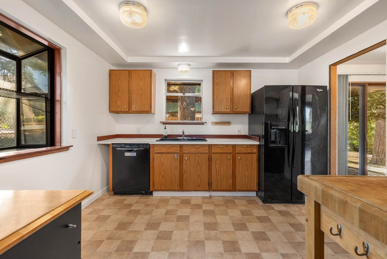 6713 S 124th St - Photo 6 of 17