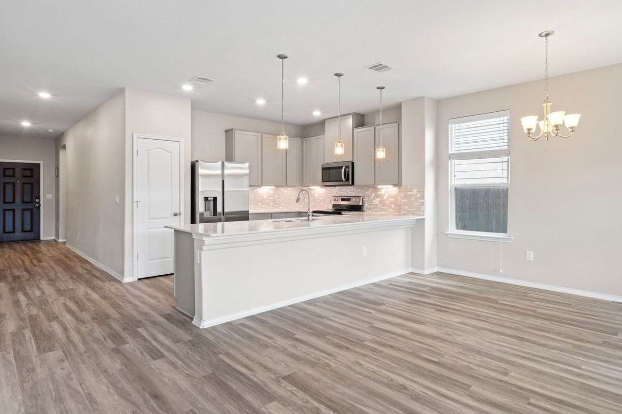 7805 Peccary Dr - Photo 3 of 35