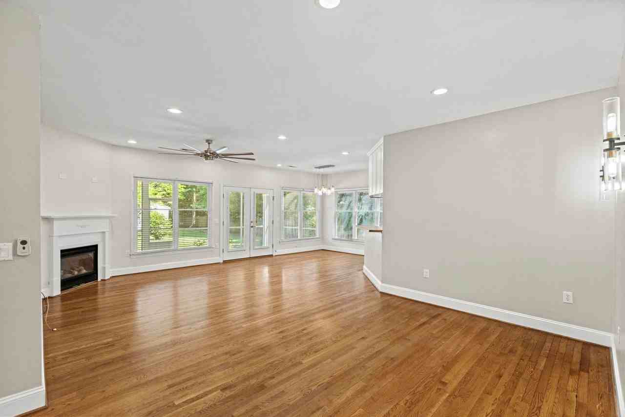 10176 Stoney Brook Ct Se - Photo 4 of 23