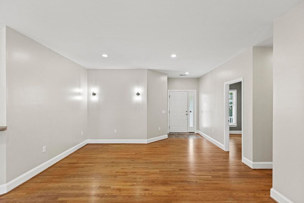 10176 Stoney Brook Ct Se - Photo 5 of 23