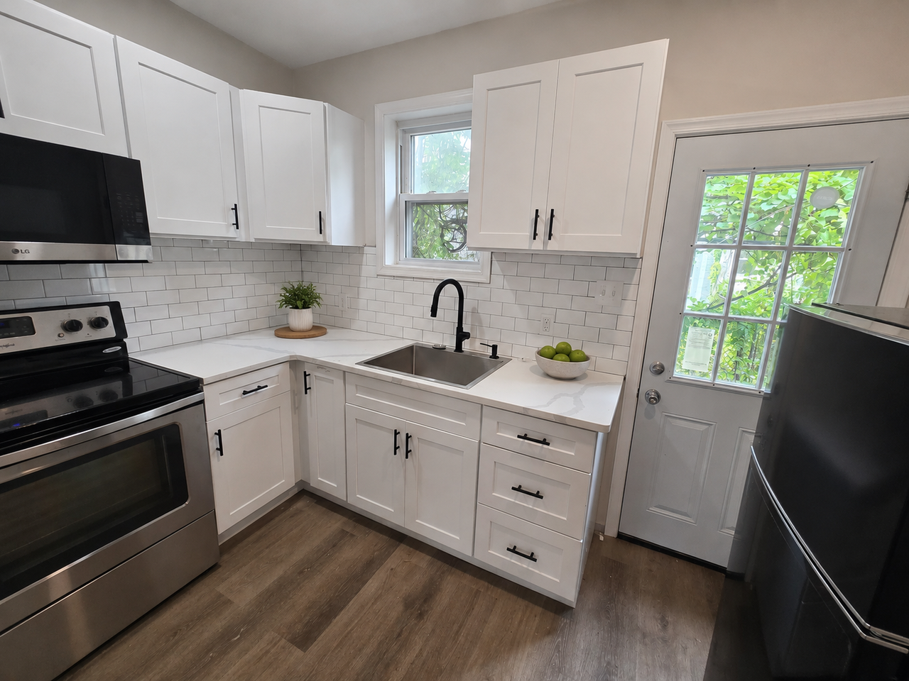 1302 N Farson St - Photo 7 of 27