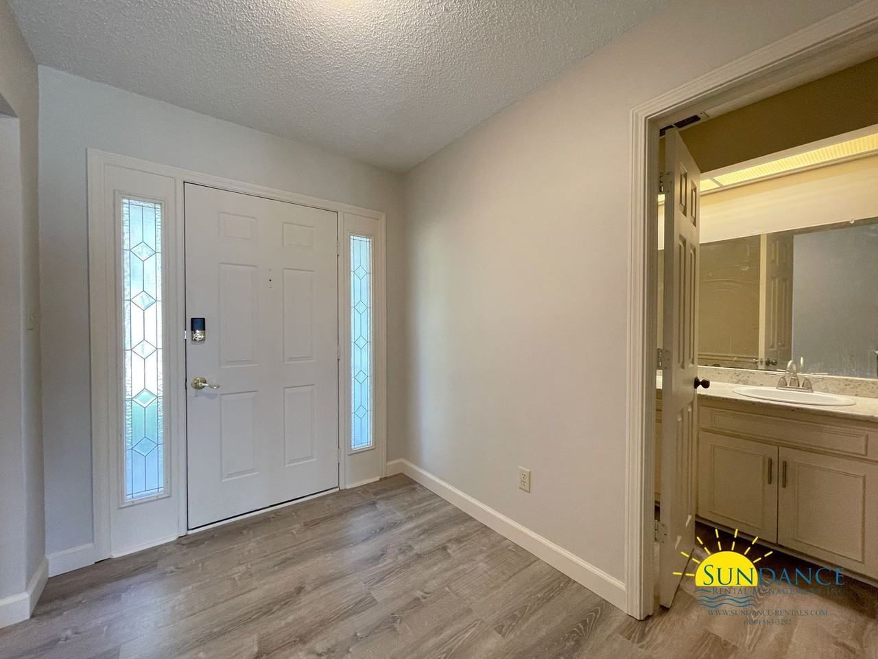 221 Shalimar Dr - Photo 3 of 31