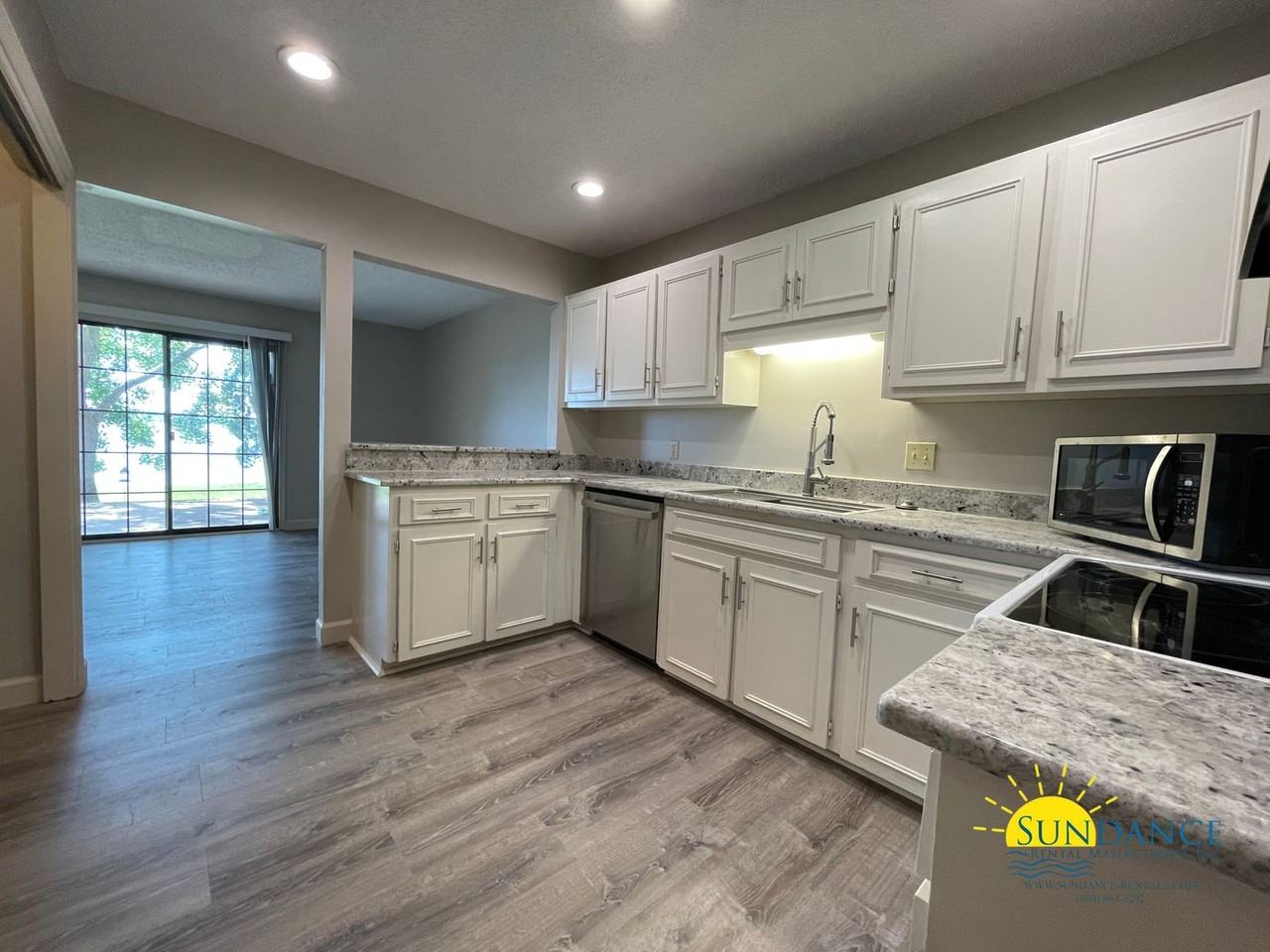 221 Shalimar Dr - Photo 6 of 31