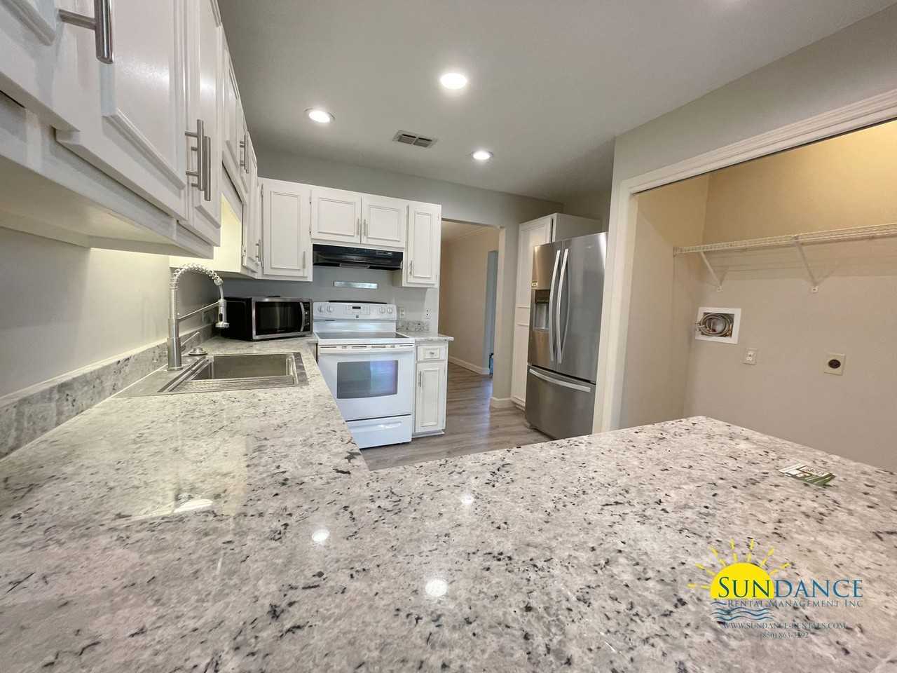 221 Shalimar Dr - Photo 7 of 31