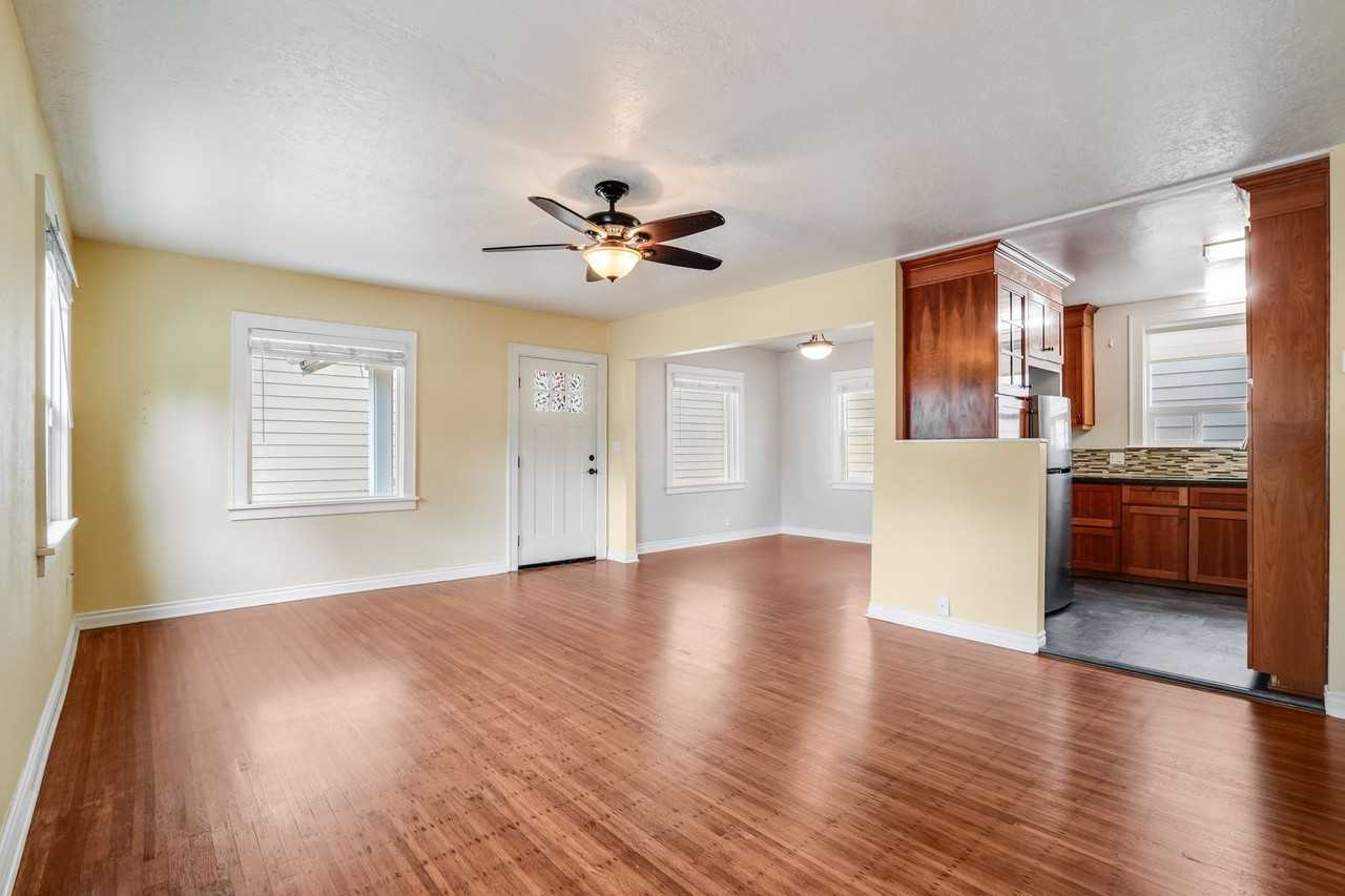 11811 Se Boise St - Photo 2 of 12