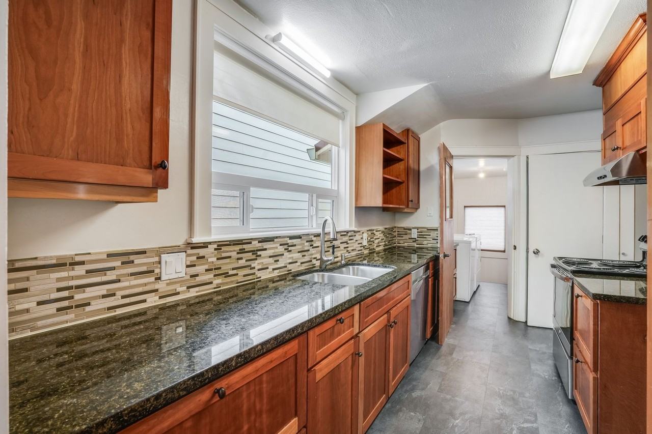 11811 Se Boise St - Photo 5 of 12