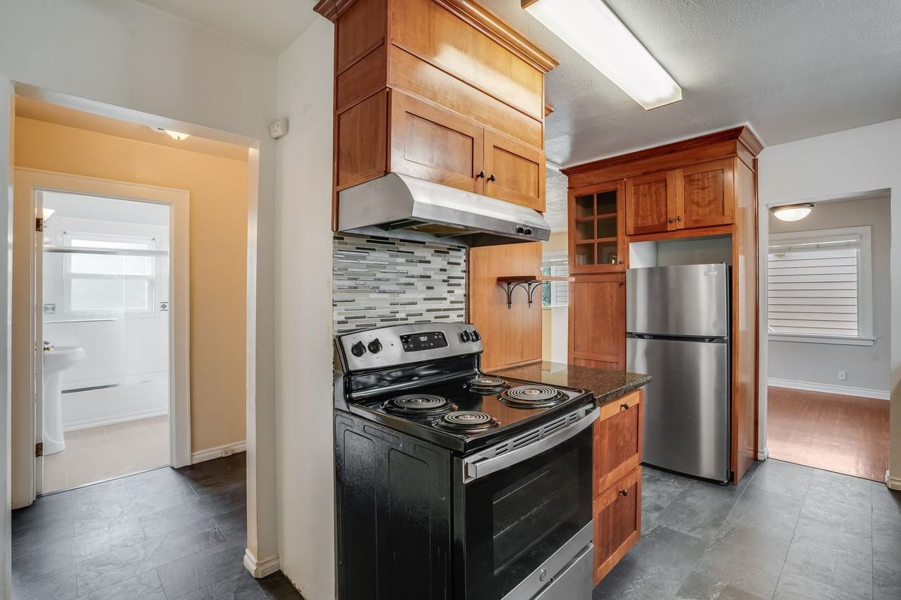 11811 Se Boise St - Photo 6 of 12