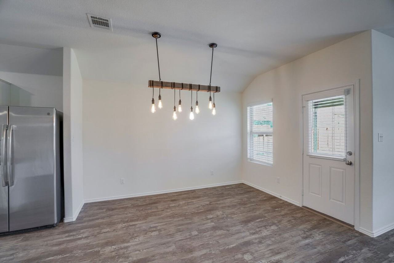 3200 Windy Vane Dr - Photo 6 of 20