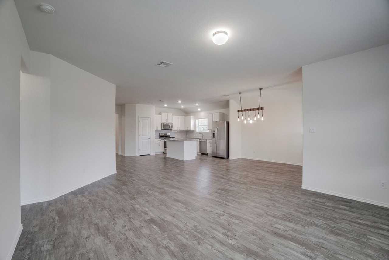 3200 Windy Vane Dr - Photo 7 of 20