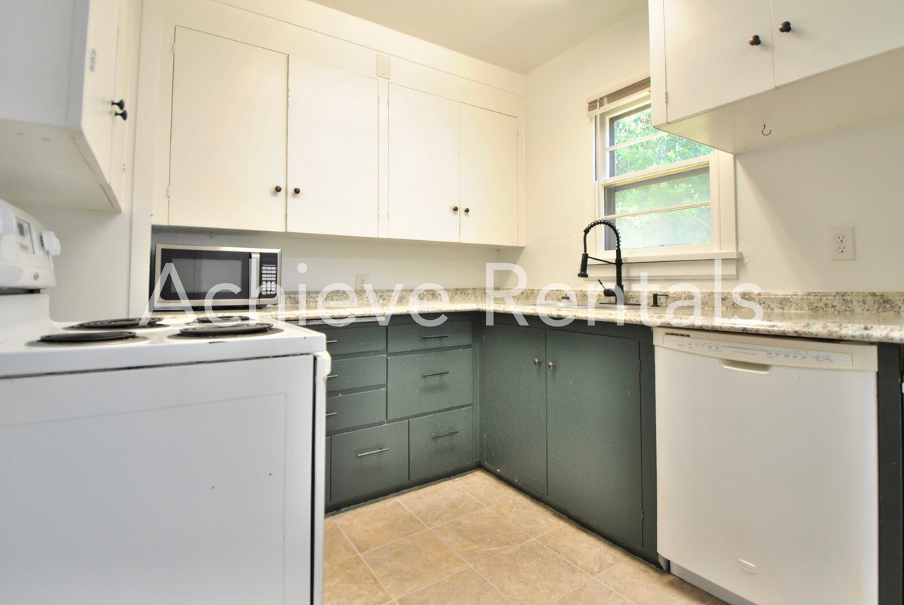 704 N 200 E - Photo 3 of 12