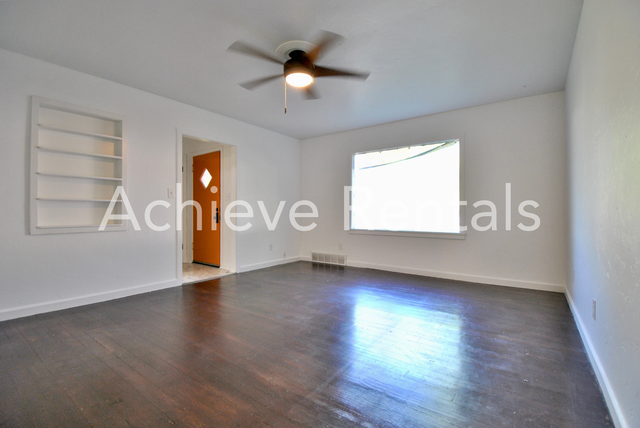 704 N 200 E - Photo 4 of 12
