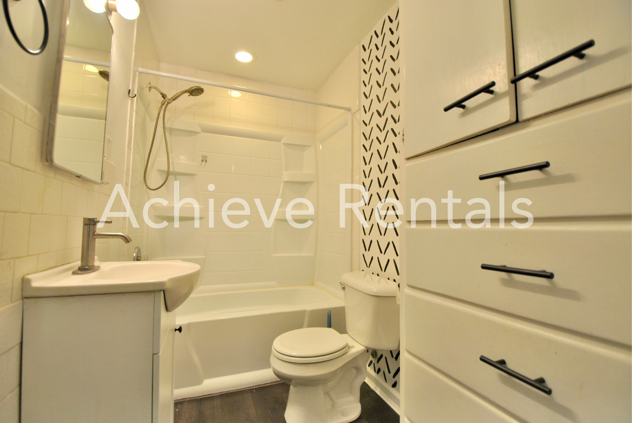 704 N 200 E - Photo 5 of 12
